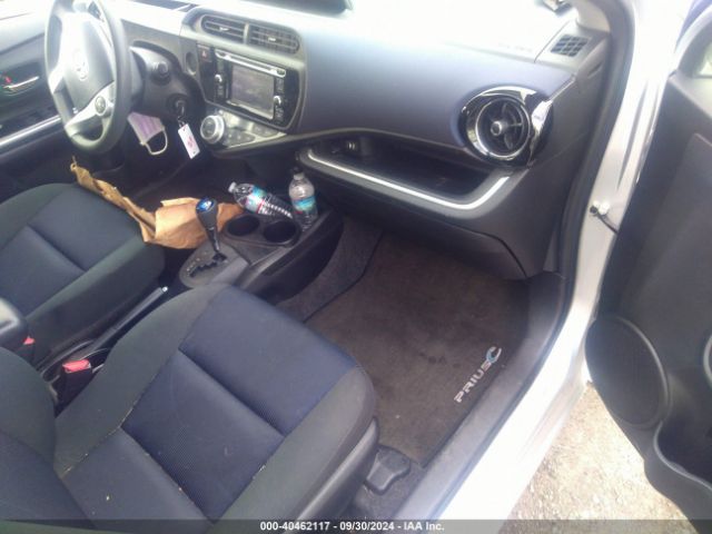 JTDKDTB32F1577721 Toyota Prius C Two