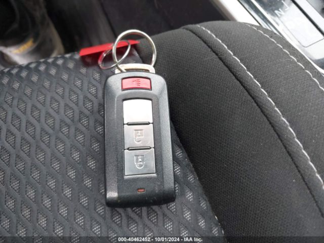 JA4AZ3A34HZ050535 Mitsubishi Outlander Se