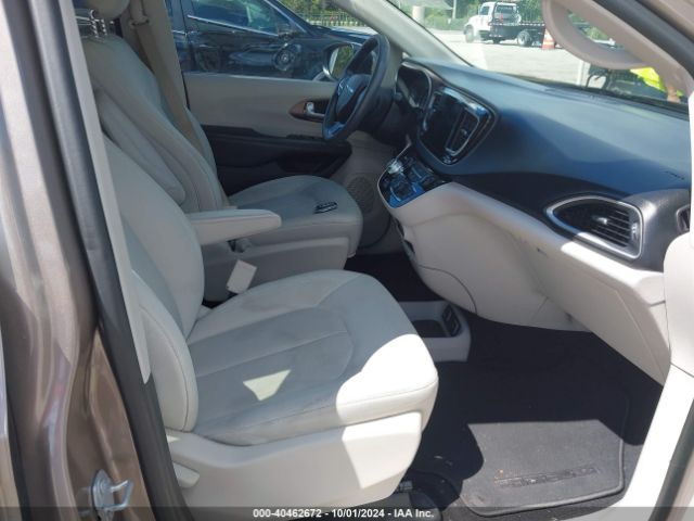2C4RC1DGXHR537293 Chrysler Pacifica Touring