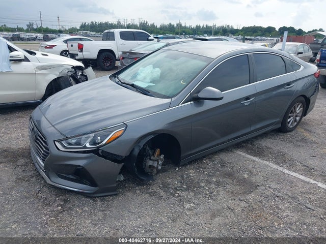 Hyundai SONATA SE 2018 5NPE24AF3JH668986 Image 2