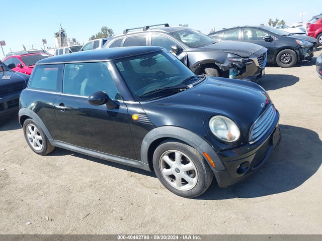 2010 MINI COOPER WMWMF3C55ATZ22737 Photo 0