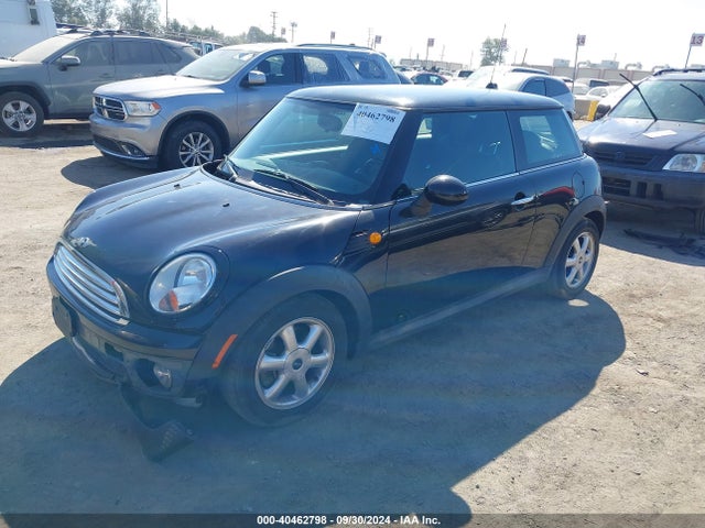 2010 MINI COOPER WMWMF3C55ATZ22737 Photo 1