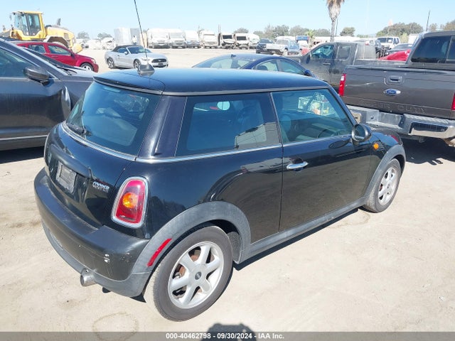 2010 MINI COOPER WMWMF3C55ATZ22737 Photo 3