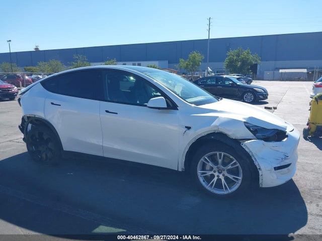 2023 TESLA MODEL Y 7SAYGDEE8PF634374 Photo 0