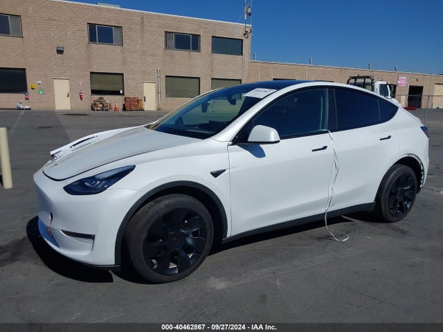 2023 TESLA MODEL Y 7SAYGDEE8PF634374 Photo 1