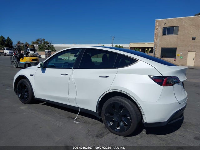 2023 TESLA MODEL Y 7SAYGDEE8PF634374 Photo 2