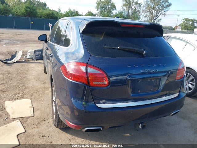 2011 PORSCHE CAYENNE WP1AB2A2XBLA51676 Photo 2