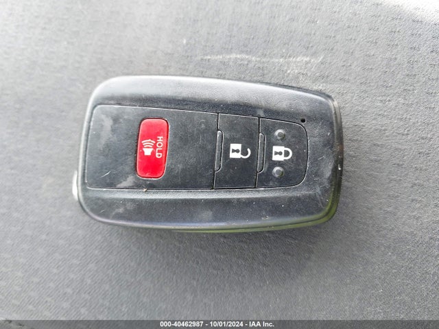 Toyota Prius Two Eco 2018 JTDKARFU5J3068556 Image 11
