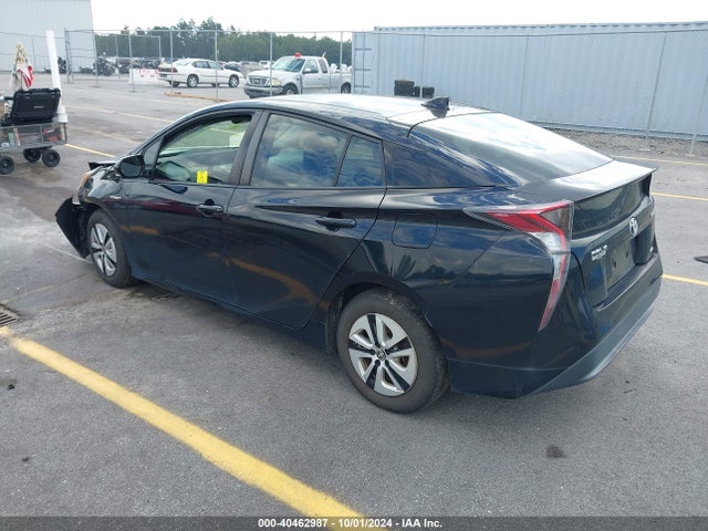 Toyota Prius Two Eco 2018 JTDKARFU5J3068556 Image 3