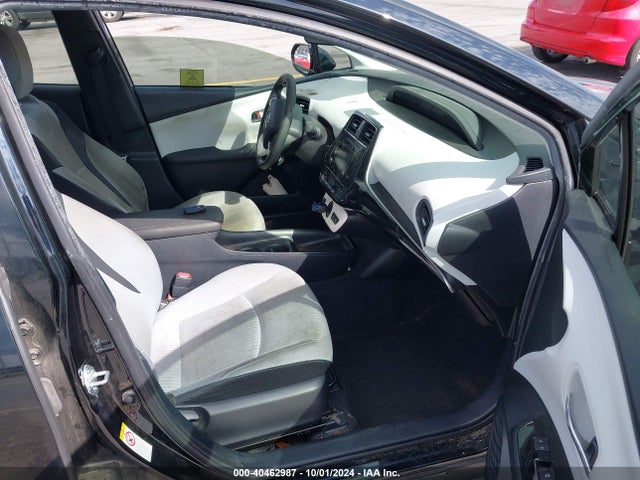 Toyota Prius Two Eco 2018 JTDKARFU5J3068556 Image 5