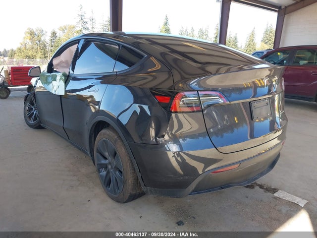 2024 TESLA MODEL Y 7SAYGDEE2RF179699 Photo 2
