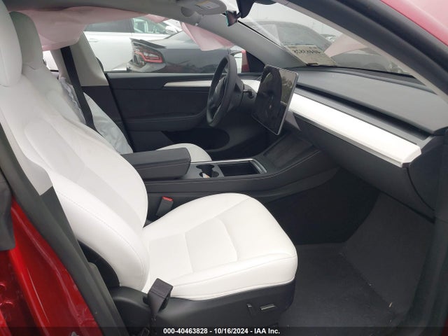 2024 TESLA MODEL Y 7SAYGDEE0RF082288 Photo 4