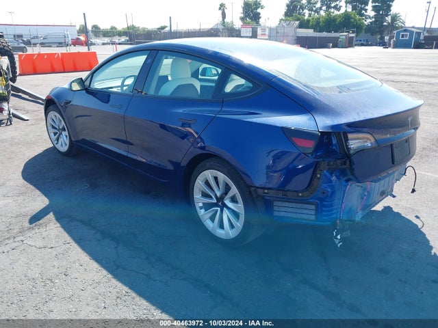 2022 TESLA MODEL 3 5YJ3E1EA7NF137998 Photo 2