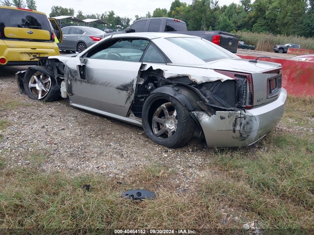 2004 CADILLAC XLR 1G6YV34AX45600707 Photo 2
