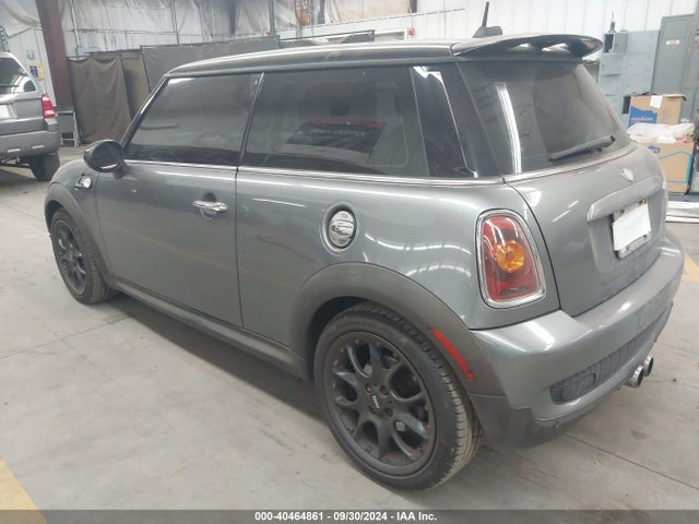 2009 MINI COOPER S WMWMF73529TT94769 Photo 2