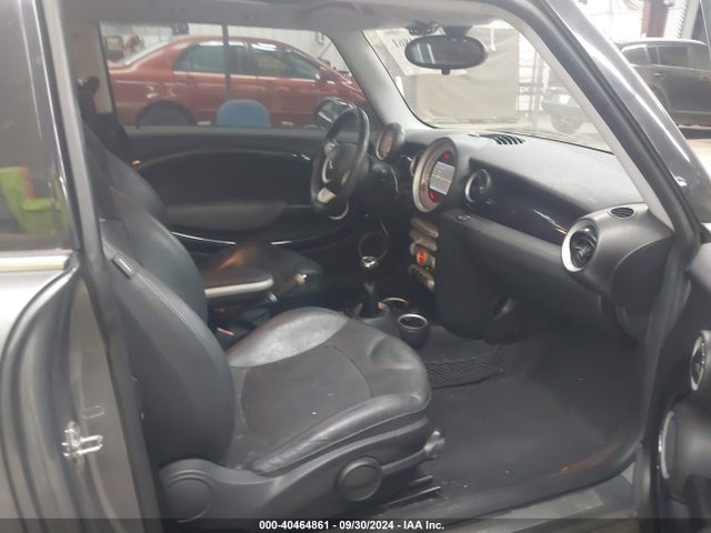 2009 MINI COOPER S WMWMF73529TT94769 Photo 4