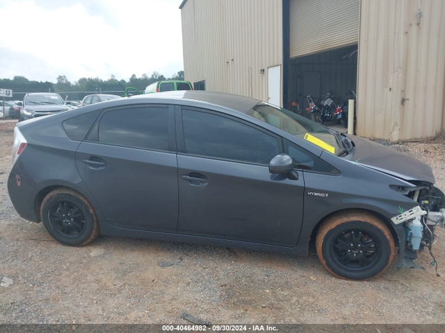 Toyota Prius Two 2015 JTDKN3DU3F1997037 Image 13