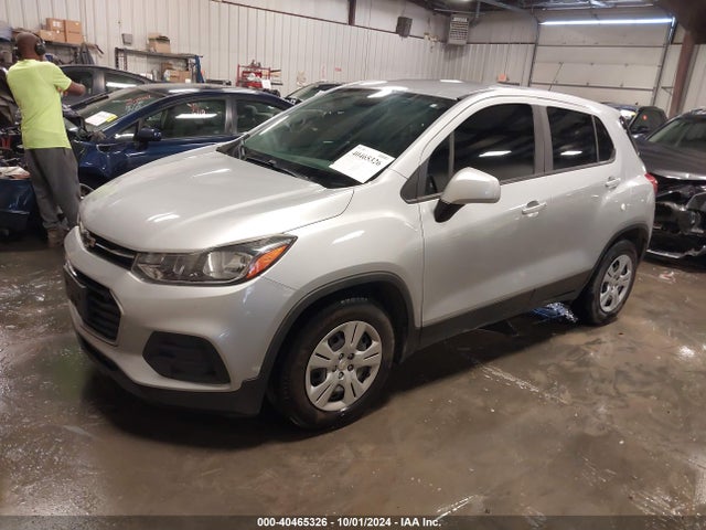 Chevrolet TRAX LS 2017 3GNCJKSB2HL187350 Image 2