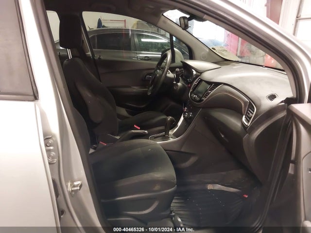 Chevrolet TRAX LS 2017 3GNCJKSB2HL187350 Image 5