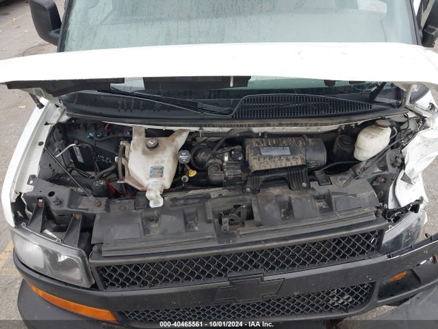 Chevrolet Express 2500 Work Van 2018 1GCWGBFG1J1344664 Image 10
