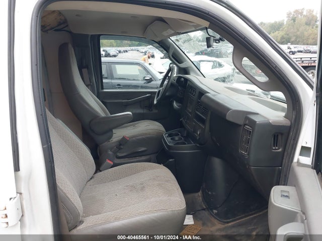 Chevrolet Express 2500 Work Van 2018 1GCWGBFG1J1344664 Image 5