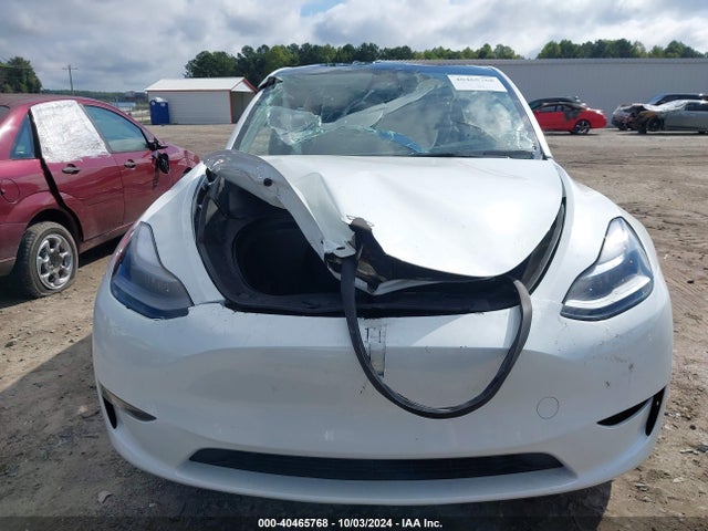 Tesla Model Y Long Range Dual Motor All-wheel Drive 2024 7SAYGDED4RF113050 Image 13