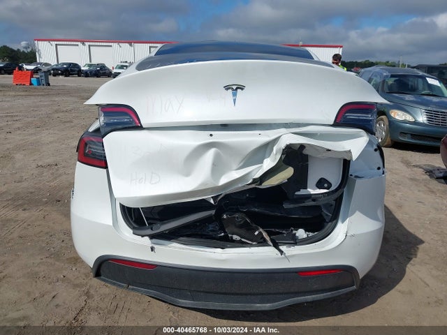 Tesla Model Y Long Range Dual Motor All-wheel Drive 2024 7SAYGDED4RF113050 Image 17
