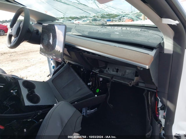 2024 TESLA MODEL Y 7SAYGDED4RF113050 Photo 4
