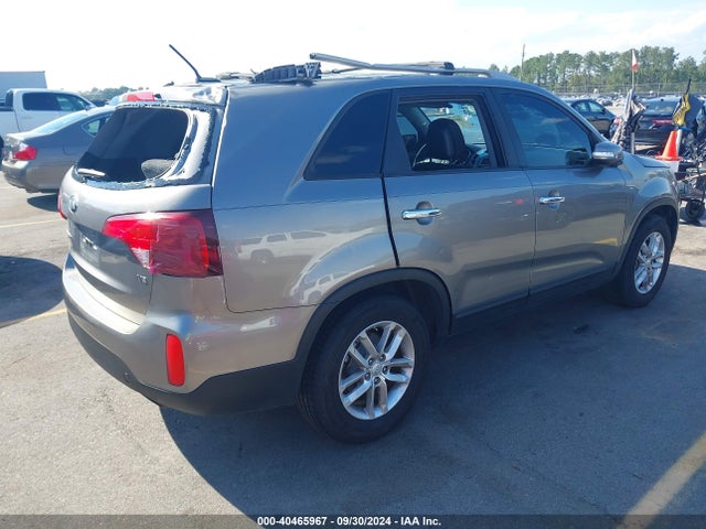 KIA Sorento Lx V6 2015 5XYKT4A71FG610205 Image 4