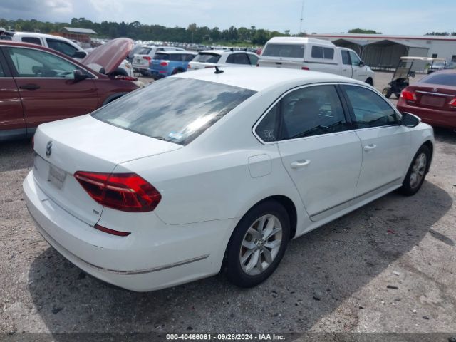 1VWAT7A3XHC021376 Volkswagen Passat 1.8t S