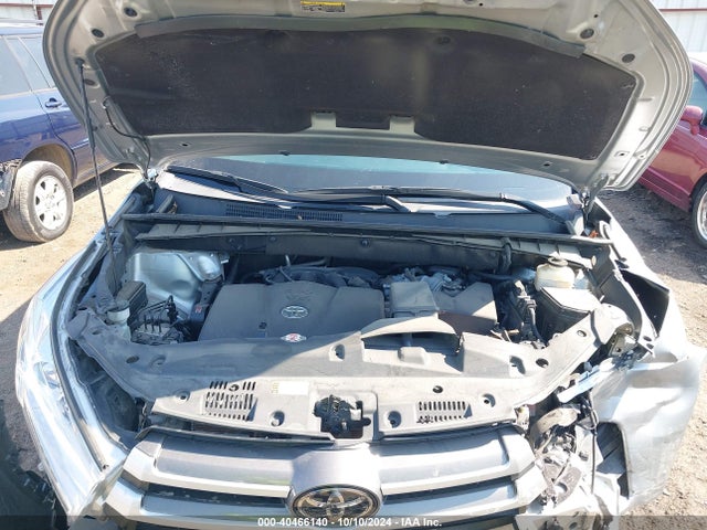 Toyota Highlander Le 2018 5TDZZRFH9JS266470 Image 10