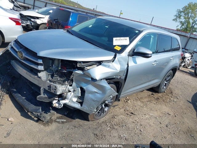 Toyota Highlander Le 2018 5TDZZRFH9JS266470 Image 2