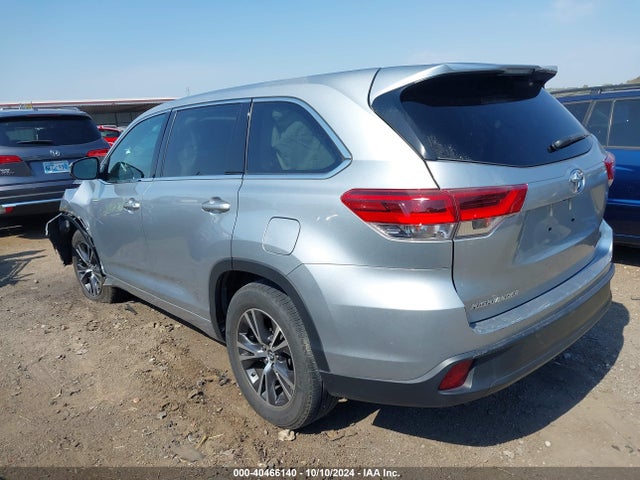 Toyota Highlander Le 2018 5TDZZRFH9JS266470 Image 3