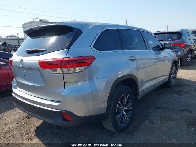 Toyota Highlander Le 2018 5TDZZRFH9JS266470 Image 4
