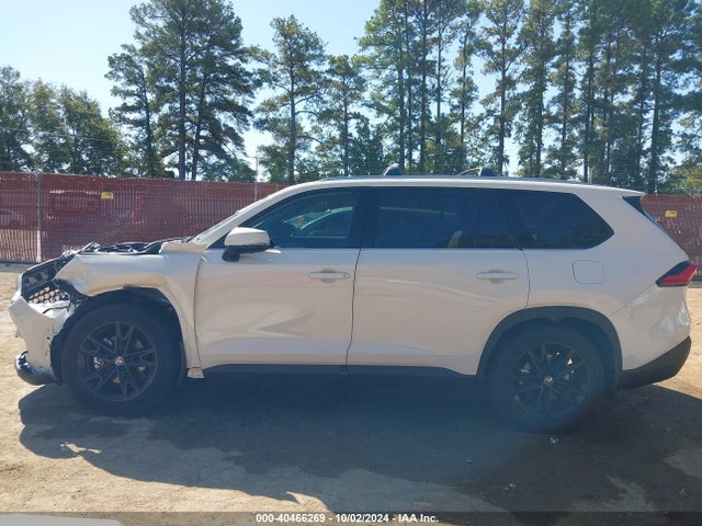 Toyota Grand Highlander Limited 2024 5TDAAAA50RS015190 Image 15