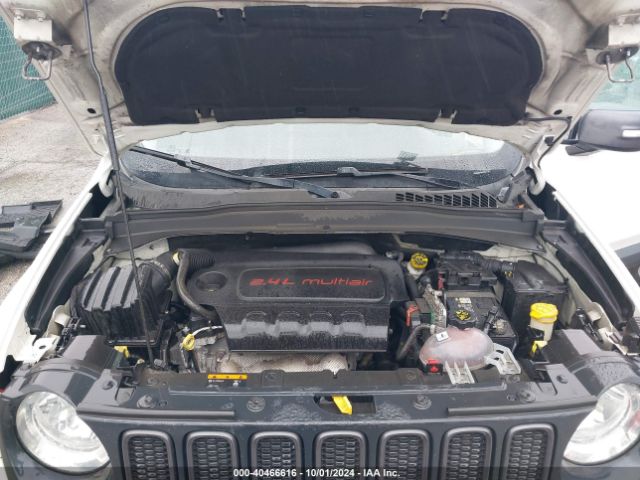 ZACCJBCB8HPG38537 Jeep Renegade Trailhawk 4x4