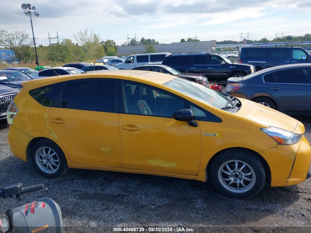 Toyota Prius V Two 2016 JTDZN3EU0GJ047233 Image 13