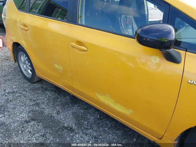 Toyota Prius V Two 2016 JTDZN3EU0GJ047233 Image 19