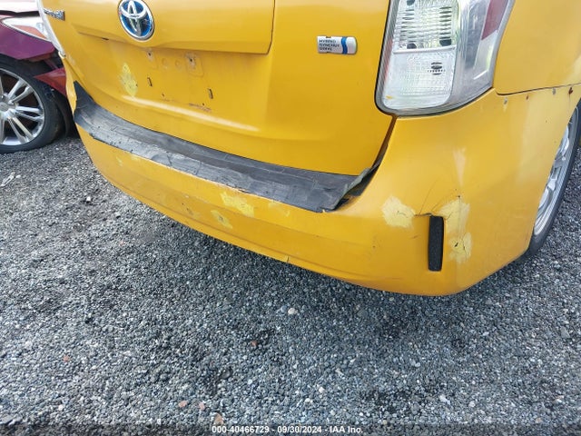 Toyota Prius V Two 2016 JTDZN3EU0GJ047233 Image 21