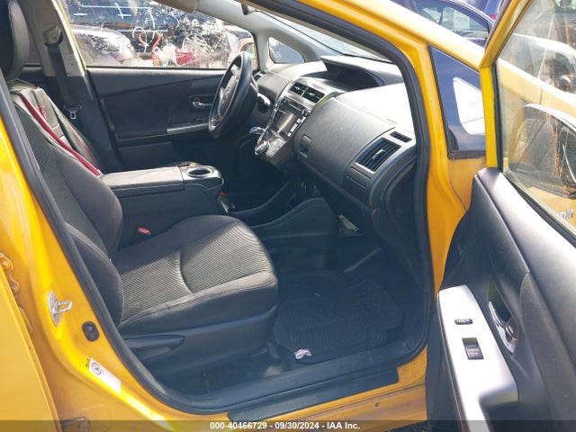 Toyota Prius V Two 2016 JTDZN3EU0GJ047233 Image 5