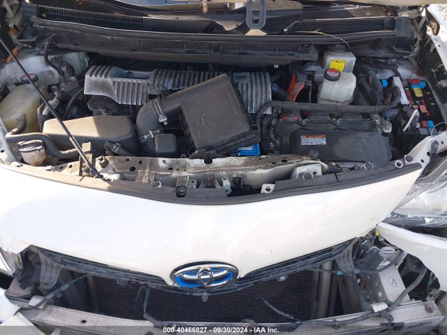 Toyota Prius Two 2015 JTDKN3DU1F1995920 Image 10