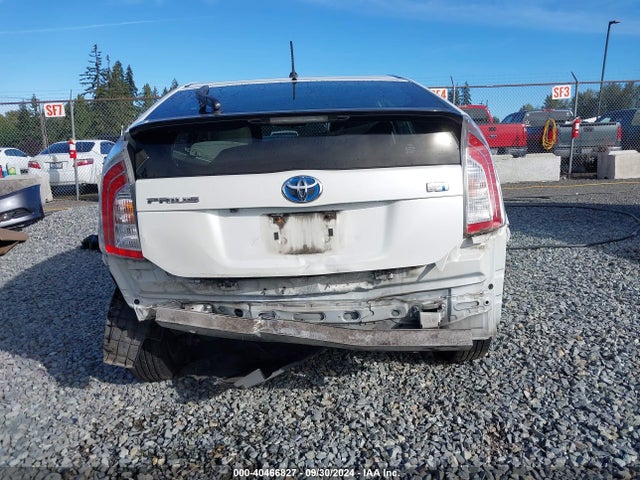 Toyota Prius Two 2015 JTDKN3DU1F1995920 Image 17