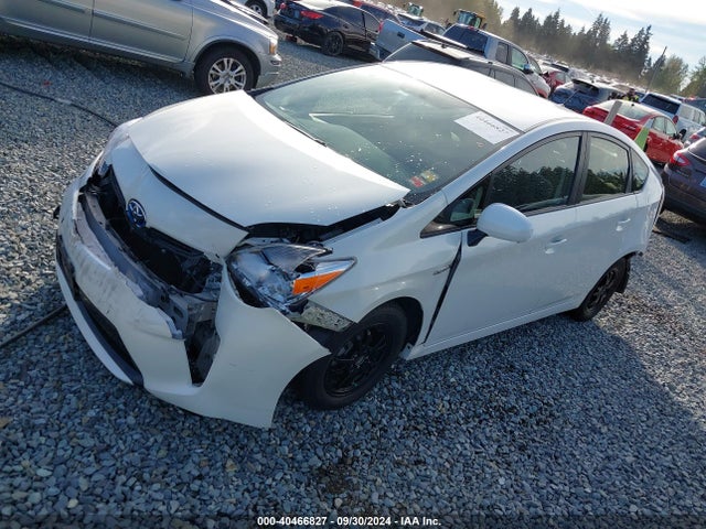 Toyota Prius Two 2015 JTDKN3DU1F1995920 Image 2