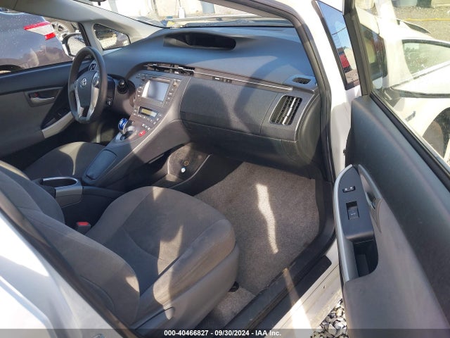Toyota Prius Two 2015 JTDKN3DU1F1995920 Image 5