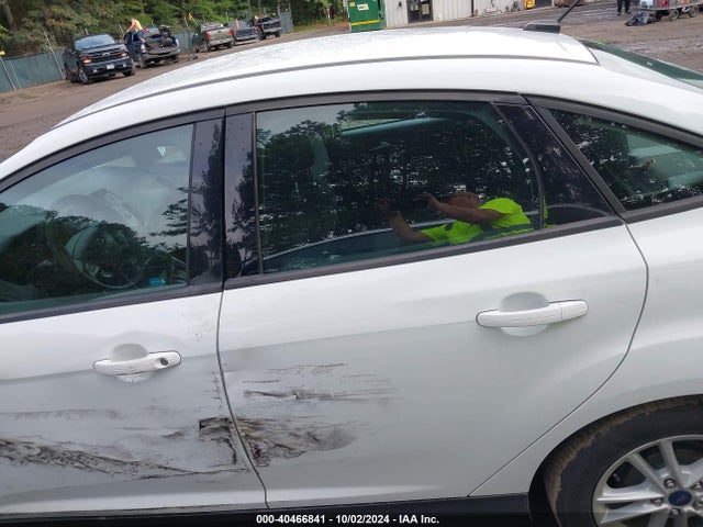 Ford FOCUS SE 2017 1FADP3F28HL269984 Image 14