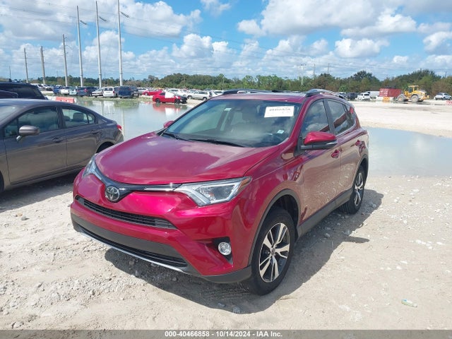 Toyota Rav4 Xle 2018 2T3WFREV7JW497658 Image 2
