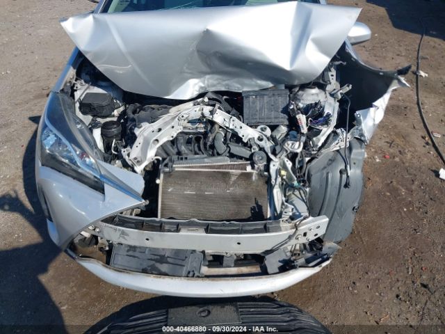 VNKKTUD32JA094316 Toyota YARIS LE