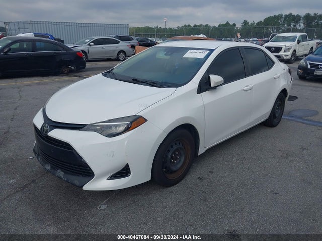 Toyota COROLLA LE 2018 2T1BURHE7JC065369 Image 2