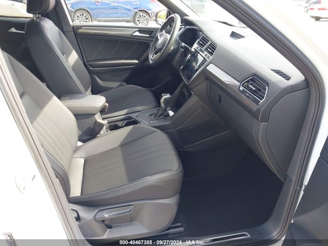 3VVCB7AX1PM093499 Volkswagen Tiguan 2.0t Se R-line Black
