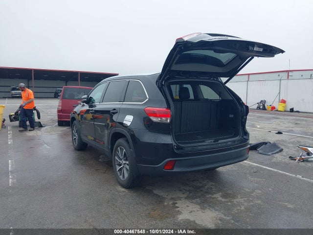 Toyota Highlander Xle 2019 5TDJZRFH8KS592792 Image 3